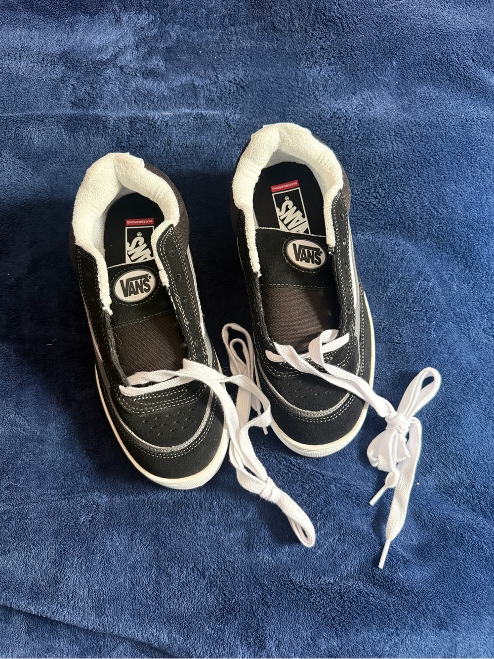 Vans Men’s New Skool Skateboard Sneakers